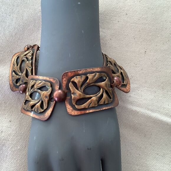 Vintage copper bracelet with four sections.  J0148 - Picture 4 of 6